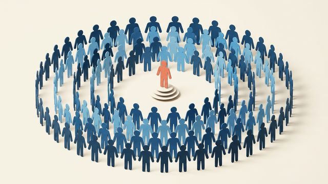 Пластилиновый агент за круглым столом среди двадцати разноцветных фигурок-собеседников поднимает ладонь, останавливая шум реплик