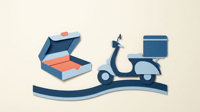 Интерфейс чат-бота на экране телефона с меню ресторана и кнопкой оформления заказа