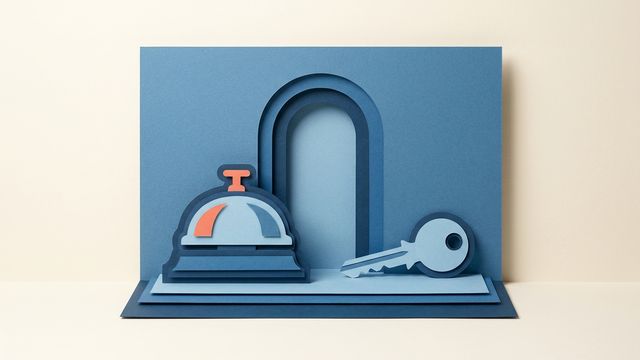 Рецепция отеля ночью, ресепшн с интерфейсом чата, свет монитора в темноте