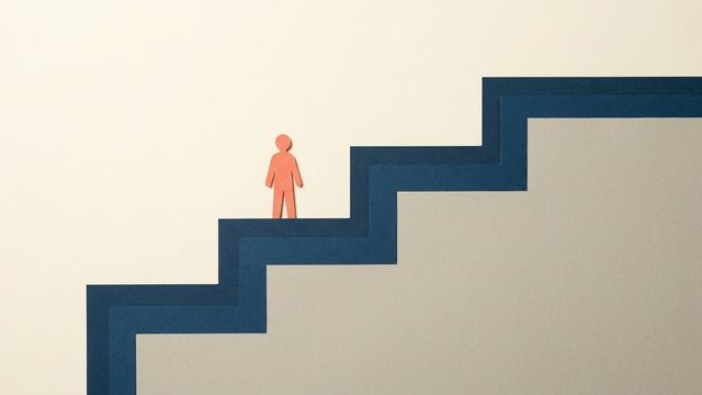 Пластилиновый счёт с четырьмя разноцветными ценниками разной высоты и монетой, закатившейся в отдельную бонусную ячейку сбоку